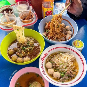 Cần cô phụ quán hủ tiếu mì ở Tân Phú - lương 9tr bao ăn ở