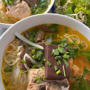 Cần tuyển phụ quán ăn gia đình, công việc nhẹ, không quá đông khách -quận 3- lương 12 triệu