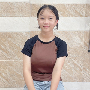 Em Tình người con của Tây Nguyên em nhận việc phụ quán , bá.n hàng