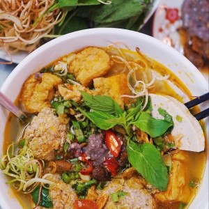 TUYỂN PHỤ QUÁN BÚN RIÊU – BAO ĂN Ở   ở quận 2 , Lương 9 triệu .