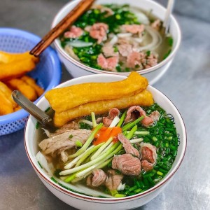 CẦN TUYỂN PHỤ QUÁN PHỞ BAO ĂN Ở LẠI