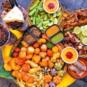 Cần Nam phụ quán bán cá viên chiên , đồ ăn vặt ở ngay chung cư Sunrise view quận 7