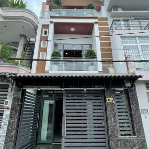 Tuyển chị giúp việc làm ở gần chợ Bà Chiểu, bao ăn ở Lương 11tr