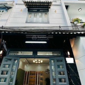 Cần gấp người giúp việc nhà , ở quận Nguyễn Trọng Quản quận 2 , Lương 10 triệu.