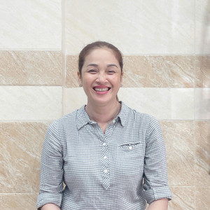 Chị Xính 47 tuổi người miền Tây hiền lành, thật thà, biết cách ăn nói. Có việc phù hợp chị nhận làm ngay, không kén chọn việc