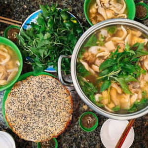 QUÁN LẨU GÀ LÁ É TẠI QUẬN 9 CẦN TUYỂN NHÂN VIÊN PHỤC VỤ LƯƠNG 8TR BAO ĂN Ở