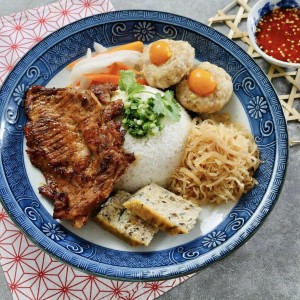 Tuyển cô phụ quán cơm tấm Lương 8tr/tháng