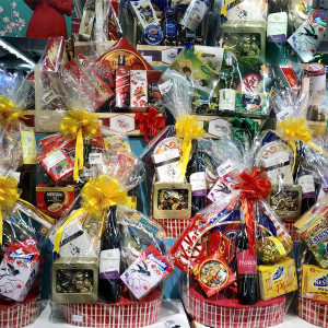 EM CẦN GẤP 2 BẠN NỮ PHỤ BÁN QUÀ TẾT Ở QUẬN 5 LƯƠNG THỬ VIỆC 9TR