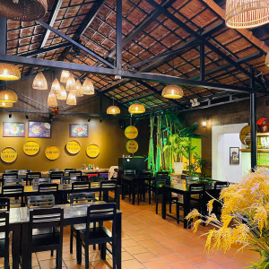 Cần 2 bạn nam nữ đều được . Độ tuổi 16-30 . Phục vụ quán ăn