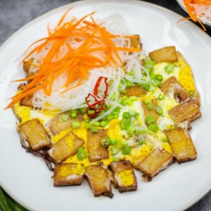 Quán Bột Chiên Với Trứng Cần Chị Phụ Quán, Ở Đường Lê Văn Việt, Quận 9.