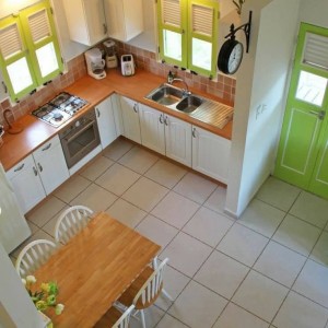 Chủ nhà cần cô giúp việc làm ở lại, nhà 1 trệt 2 lầu tại đường Lý Thường Kiệt, Quận 10