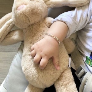 Tuyển Chị Chăm Bé 7 tháng , Quận 5, Chung cư cao cấp gần chợ An Đông, - Lương 13 triệu ( bao ăn ở )