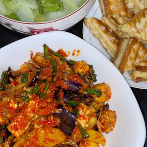 Cần gấp người chăm bà, bà nay 84 tuổi .