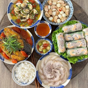 Nhà ở đường Lê Đức Thọ Quận Gò Vấp tuyển người giúp việc đi về.