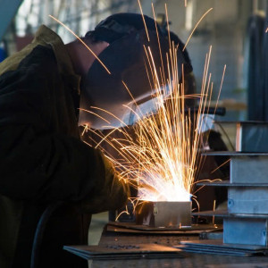 CỬA HÀNG Ở THỦ ĐỨC ĐANG CẦN GẤP 1 ANH THỢ SẮT LƯƠNG 500/NGÀY