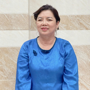 Cô Nở quê Binh Thuận chuyên săn sóc người lớn tuổi