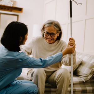 nhà mình ở Tân Ba bình dương nhà cấp 4 có 2 ông bà 90 còn khỏe mạnh cần cô về cơm nước dọn dẹp nhà của