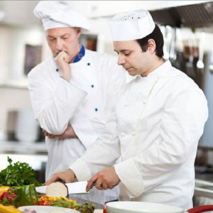 cần 1 phụ bếp nam có kinh nghiệm 9tr, chưa kinh nghiêm 7tr bao ăn ở, quán ở quận 3