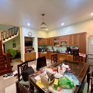 Cần cô giúp việc nhà ở Quận 8, Lương 10 triệu ( bao ăn ở )