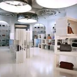 Cần chị làm tại cửa hàng showroom nội thất, trưng bày ở Bình Tân