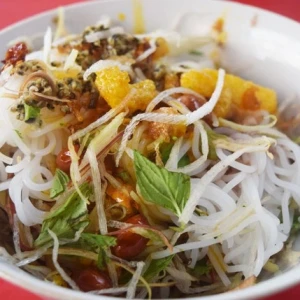 Quán bán bún sáng và cơm trưa ở lại tại đường Gò Gốm- Quận 6