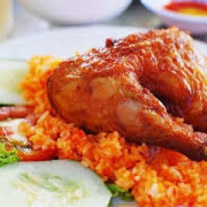 Quán  cơm gà nhà em cần chị phụ quán Quận 8-(Bao ăn ở)