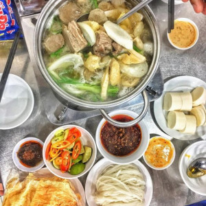 Cần gấp chị phụ quán lẩu bò , ở quận bình tân.