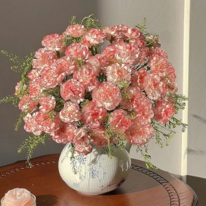 Nhà em có cửa hang quần áo nhỏ- cần chị phụ bán- quận Tân Bình- bao ăn ở