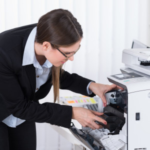 Em cần gấp 1 bạn làm tiện photocopy