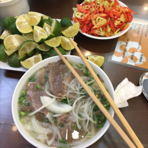 Cần gấp chị phụ quán , ở quận tân phú, Lương 10 triệu.