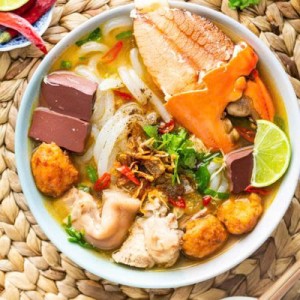 Tuyển Nam làm quán bánh canh cua ở quận 3 ( ăn ở lại ) - lương 9tr5