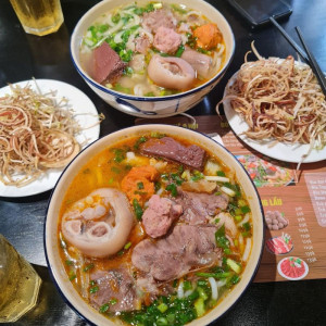 Tuyển Nam , Nữ đủ 16 - 45 tuổi ( bao ăn ở )