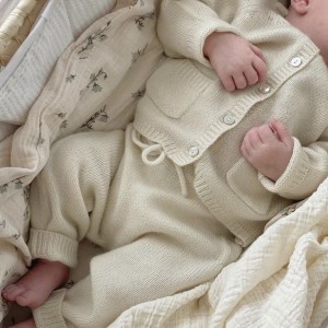 Tuyển Chăm bé, bé 8 tháng . Quận 8 - Lương 14 triệu ( bao ăn ở )