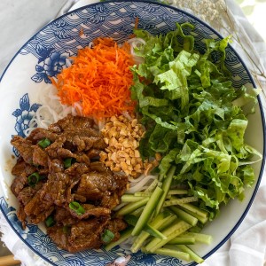 Nhà ở đường Lê Văn Việt, Thủ Đức cần cô chăm ông 90 tuổi nằm một chỗ