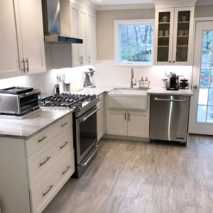 Nhà phố 1 lầu có sân trước, gia đình cần cô biết quán xuyến nhà cửa ở Tân Phú