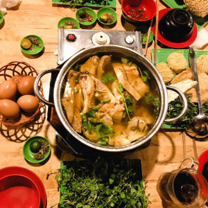 Cần gấp nam 25 tuổi đổ lại , nữ đủ 16 – 45 tuổi ( bao ăn ở lại )Phụ quán, Quán lẩu gà ở quận Tân Phú .