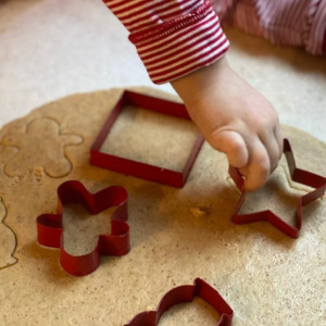 Tìm cô chăm bé khéo tay ở quận 5 - Lương 12 triệu ( bao ăn ở )