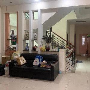 Nhà em ở gần Vạn Hạnh Mall - Q10 cần tuyển gấp cô giúp việc lương 10tr bao ăn ở