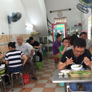 Cửa hàng ăn sáng gia đình ở Quận 7 tuyển phụ quán ở lạii