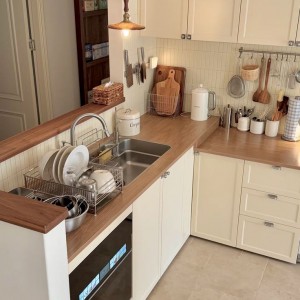 Tuyển người giúp việc ở lại (Nguyễn Hữu Thọ, Quận 7)