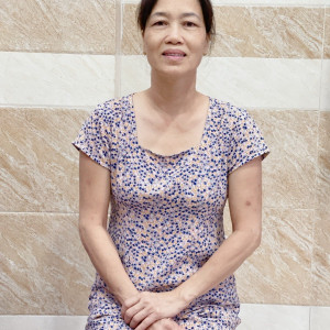 Chị Hương 49 tuổi là người miền Trung thật thà, siêng năng, cần cù, không ngại công việc