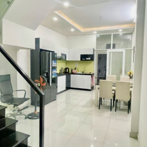 Nhà ở Cao Thắng quận 10, cần chị giúp việc nhà (bao ăn ở ).