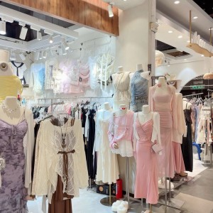 Cần gấp nữ bán shop quần áo nữ ở Cách mang tháng 8, Quận 3