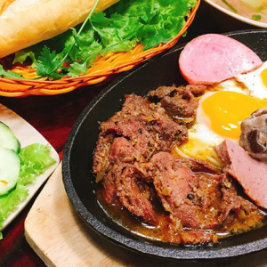 CẦN TUYỂN NỮ PHỤ BẾP QUÁN BÚN ĐẬU