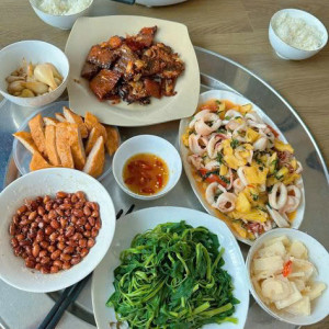 CẦN TÌM CÔ CHUYÊN NẤU ĂN