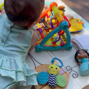 Tuyển dụng chăm bé Quận 10 - Lương 12 triệu ( bao ăn ở )