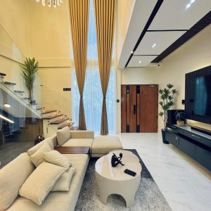 Nhà 1 trệt 2 lầu ở Quận 7 cần cô giúp việc ở lại