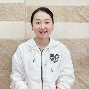 Chị Tú Anh 28 tuổi người miền Trung là người chịu khó, siêng năng, tự tin làm tốt các công việc được giao, không ngại viêc