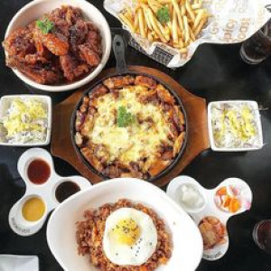 Cần 3 cô Chăm bé phụ giúp việc nhà