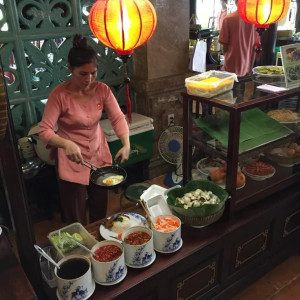 QUÁN PHỞ , CẦN CHỊ PHỤ QUÁN ,lương 10 triệu ( bao ăn ở ). Quận 12 .  Cần gấp nữ đủ 16 – 54 tuổi